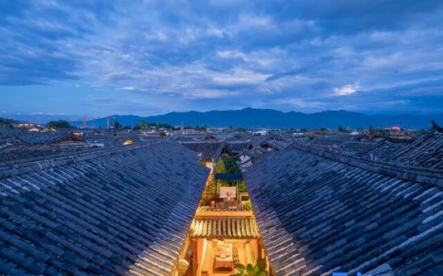 Wuji Parkjing Inn (Lijiang Ancient City Shop)