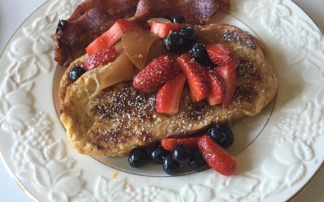 Clevedale Historic Inn and Gardens