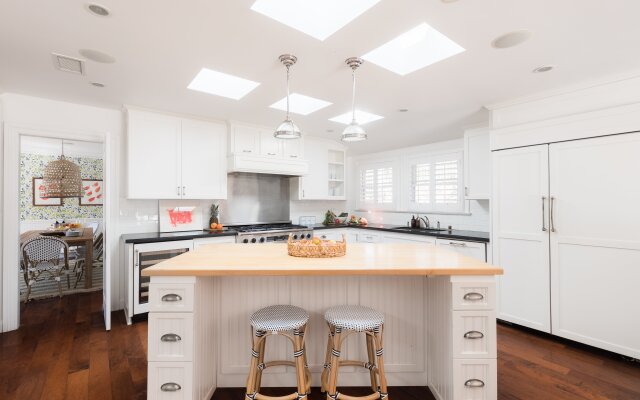 Romero by Avantstay Stunning Villa Close to Beach w/ Pool & Spa