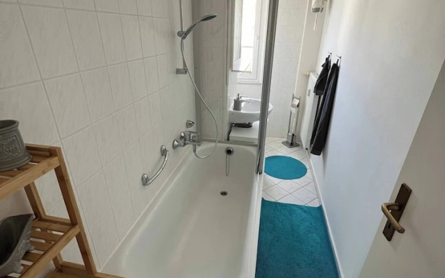 Charming 4-person Apartment in Hoyerswerda City Center