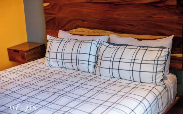 1 Br. LX Amenities Prime Location