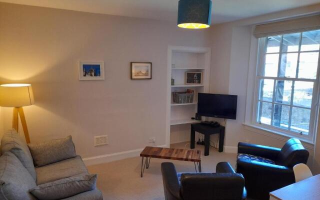 Burntisland Garden Apartment, Fife - 40 mins to Edinburgh