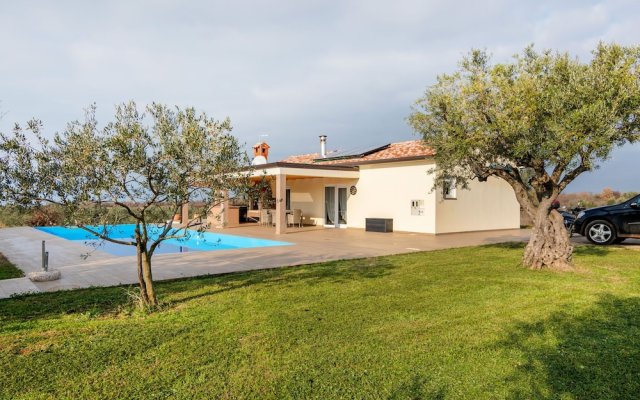 Beautiful Holiday Home in Novigrad With Private Swimming Pool