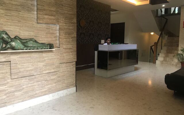 Hotel Amazone Residency - Dlf Phase 3