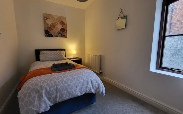 Heart of Lincoln City, 3 Bedrooms, Sleeps 4 Guests