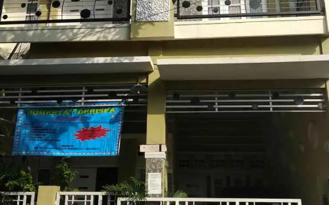 Comfy Room at Derisfa Home