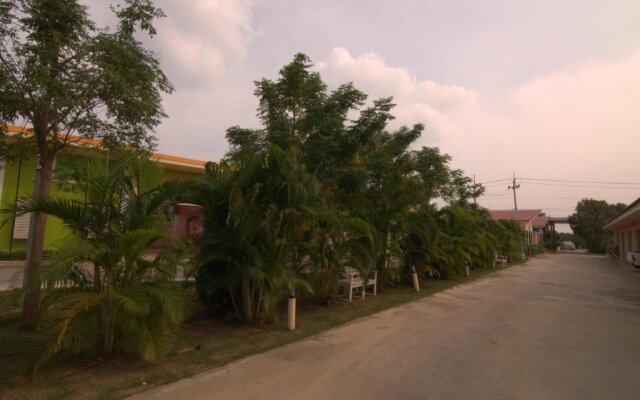 The Palm Resort Kampeang Saen