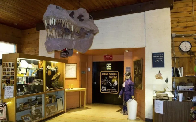 Grand Canyon Caverns Inn