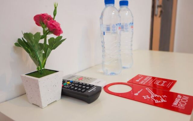 RedDoorz near Plaza Araya 2