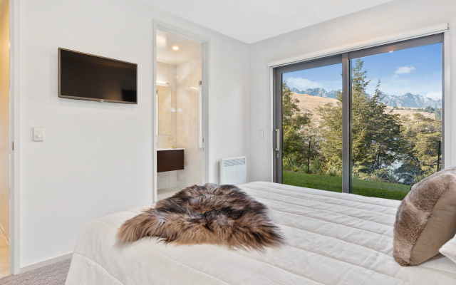 The Rees Hotel, Luxury Apartments & Lakeside Residences – Guest Rooms – Queenstown