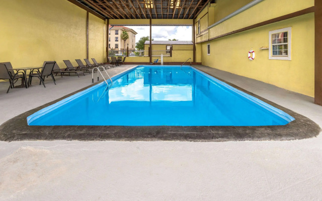 Days Inn by Wyndham Waycross