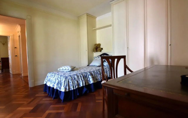 Luxurious Villa in Lombardy with Garden & Hot Tub