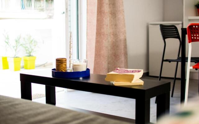 Destination Acropolis apt4
