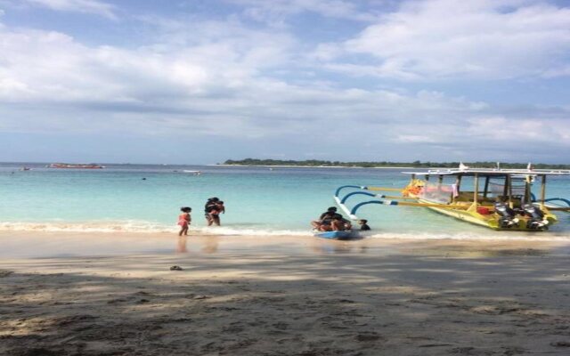 Gili Turtle Beach Resort