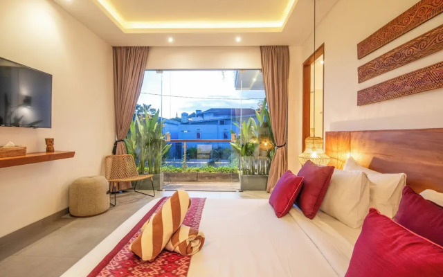Luxury 4BR Haven, Steps to Canggu's Beach Elegance