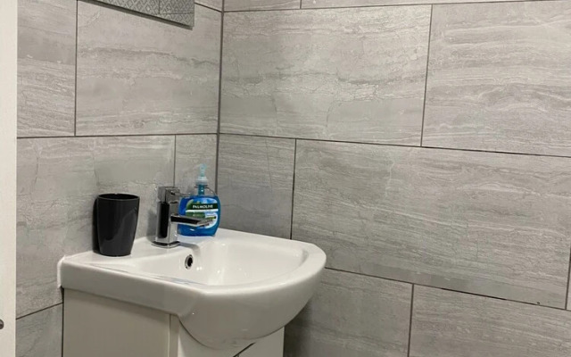 Bright 2br,sleeps 6 - Bridgend Centre, Train Link