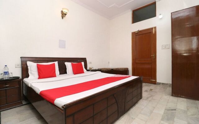 OYO 30237 Hotel Singh's 11