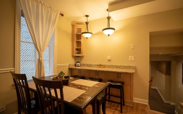 Old Town Suites Operated by Roscoe Village Guesthouse