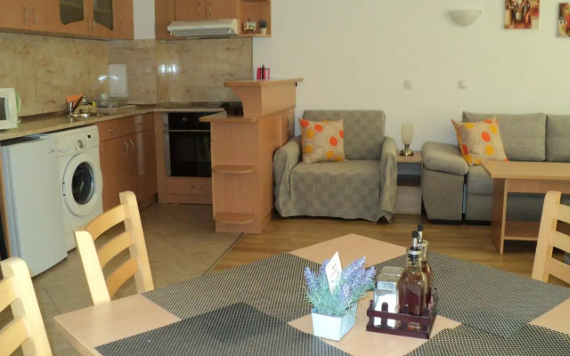 Meni Apartments and Guest Rooms