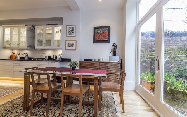 Cheverton Road Townhouse