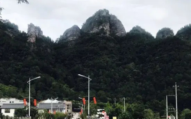 Tinghua B & B