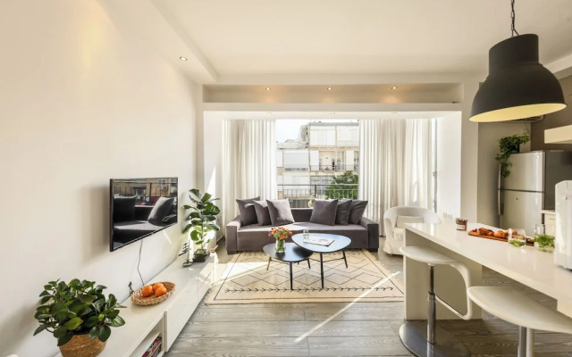 Charming 1BR Apt by Sea N' Rent