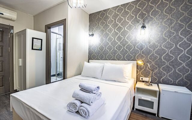 Room in Guest Room - Deluxe Double Room 4