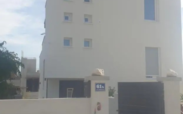 Villa Queen