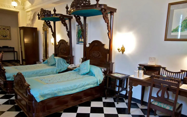 Swaroop Vilas - Lake Facing Boutique Hotel