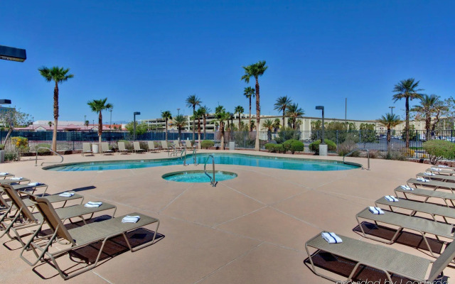 Holiday Inn Express Hotel & Suites Henderson by IHG