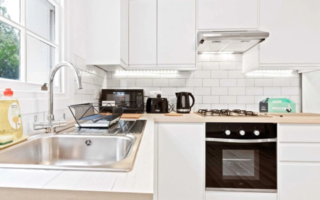 Airy, Spacious 1-bed apt With Garden in Brixton