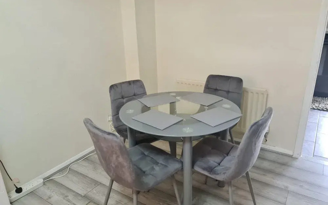 London - Sleeps 4 - Parking - Garden - Petfriendly