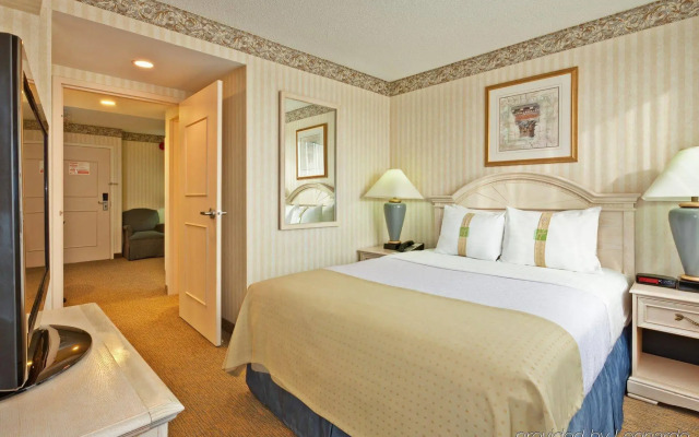 Holiday Inn Express & Suites Mississauga-Toronto Southwest by IHG