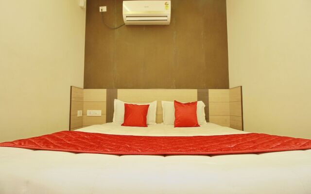 OYO Flagship 11531 Sathya Lodge
