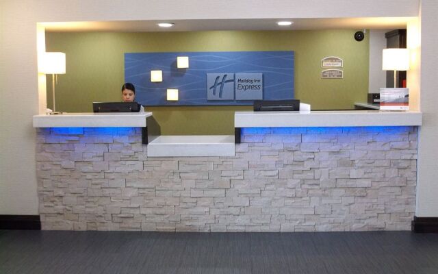 Holiday Inn Express & Suites Bentonville