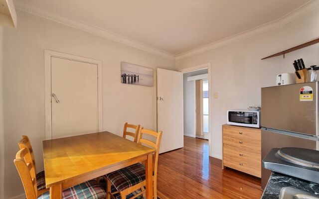 Cosy Unit by Airport - Heat Pump - WIFI