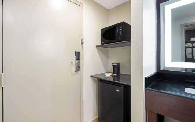 La Quinta Inn & Suites by Wyndham New Cumberland-Harrisburg
