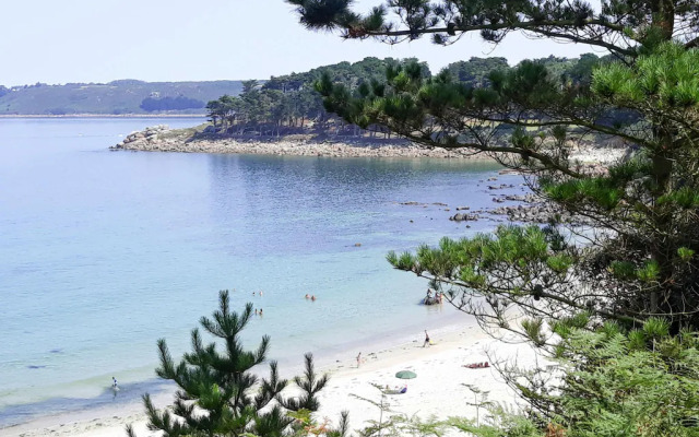 Charming Holiday Home Near the Beach, Locquemeau