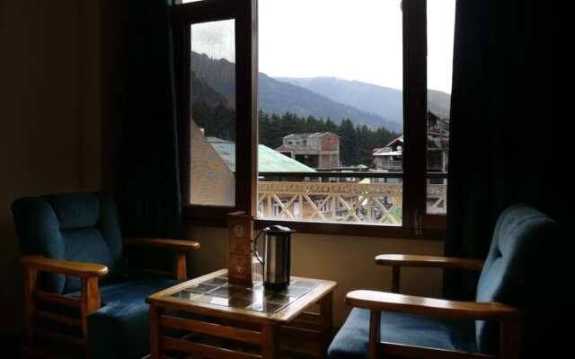 Goroomgo New Ambika Mall Road Manali