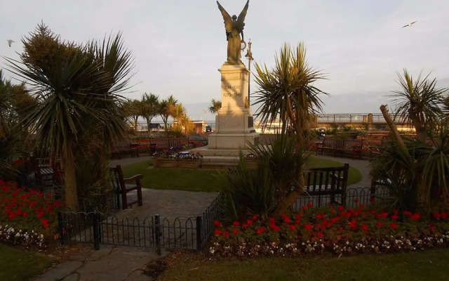 Impeccable 3-bed Caravan in Clacton-on-sea