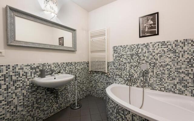 Florence Hideaway by Mmega