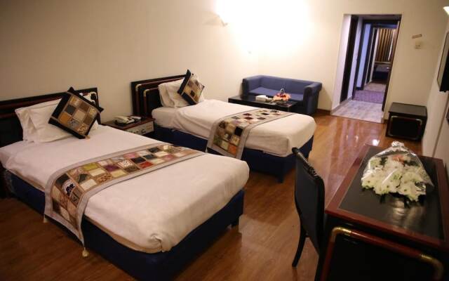 Hotel de Papae Intl