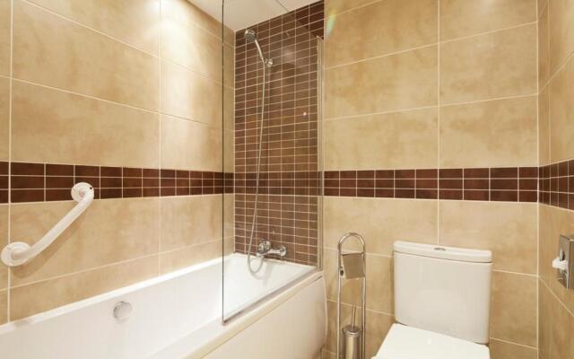 Queens Mansions: Lakeland Suite
