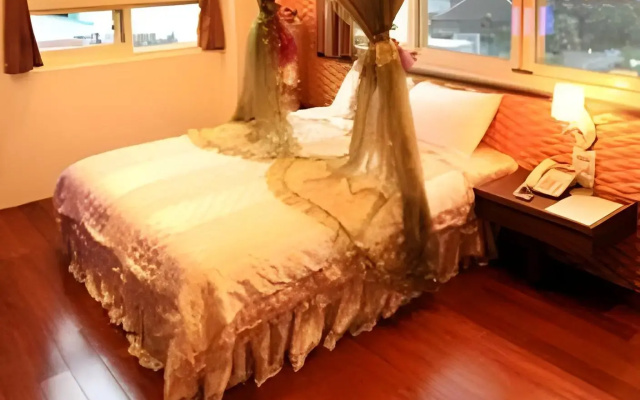 Ri Yue Hu Pan Hotel