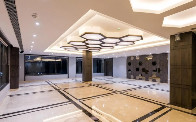 Hotel Saffron Crest