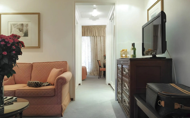 Al Bustan Hotel