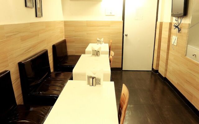 OYO 1483 Hotel Hiland Inn