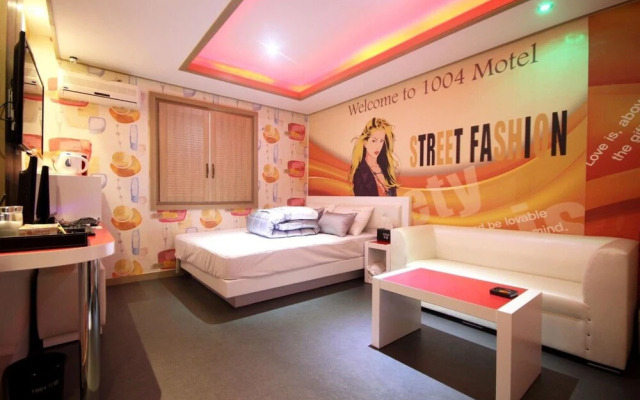 1004 Motel