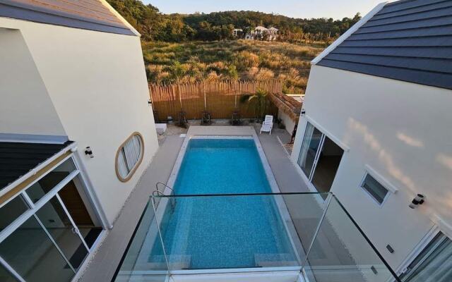 Meefan private pool villa