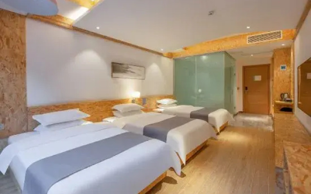 Linzhou Waterfront mountain home stay